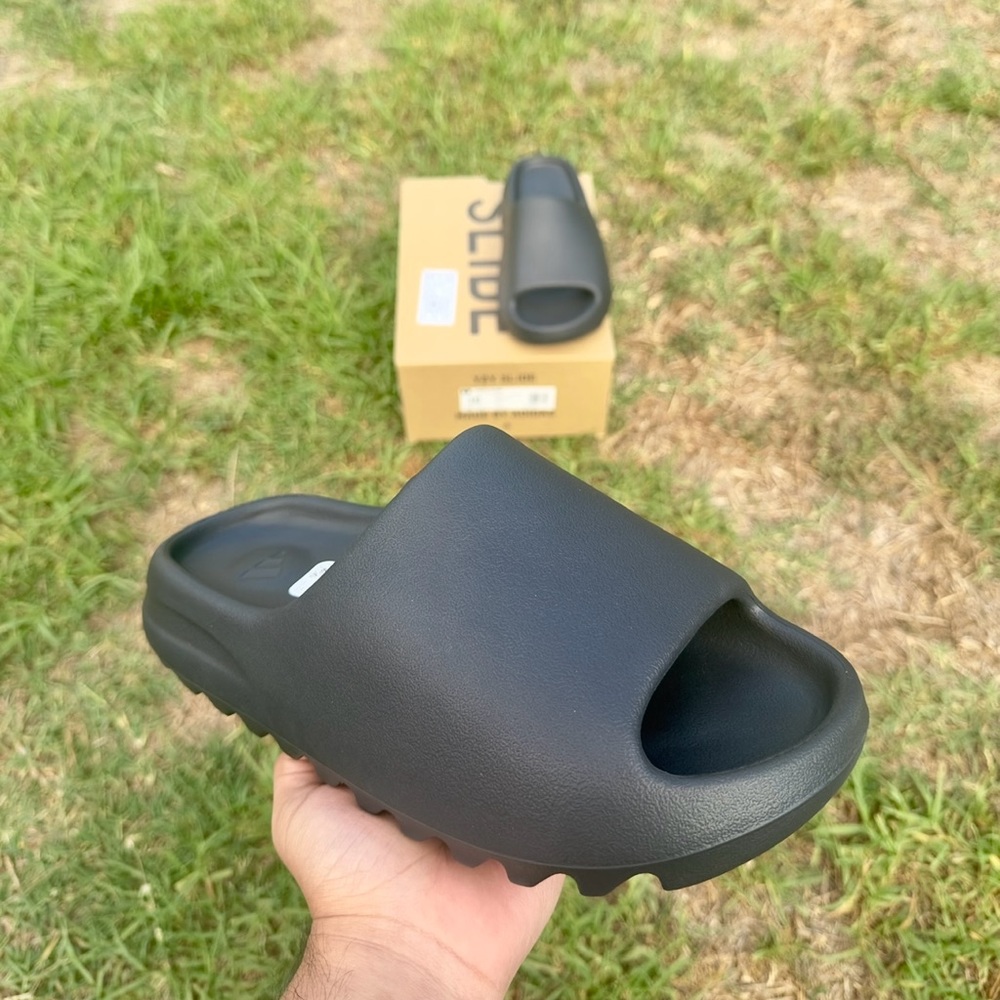 Adidas Yeezy Slide ‘Onyx’ | Size 10 Men | New with box